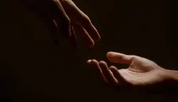 واجهة دماغية مبتكرة تمنح المصابين بالشلل حاسة لمس واقعية