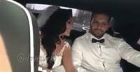 بالفيديو.. عروس تغني لعريسها داخل سيارة الزفاف بصوت رائع