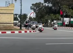 الملك محمد السادس يحل بتطوان ويتجه مباشرة نحو إقامة جلالته بالمضيق(فيديو)
