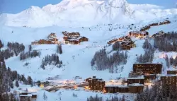 الانهيارات الثلجية تحصد أرواح 6 متزلجين في جبال الألب الفرنسية رغم التحذيرات