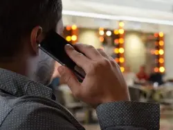 القضاء الإسباني ينتصر لعامل مغربي فُصل من عمله بسبب مكالمات هاتفية تجاوزت 500 يورو!