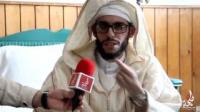 الشريف الصمدي يرد على منتقديه ، و هذه هي حقيقة صورته في المقهى