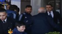 بالفيديو : قلب ميسي يرق ل"طفل" وهذا ما فعله لأجله