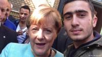 ملتقط "السيلفي" مع المستشارة ميركل لم يحصل على إقامة