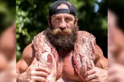 شهرة سريعة ونهاية صادمة.. "مؤثر اللحوم النيئة" يواجه العدالة بعد تهديد مسلح