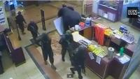 جنود كينيون يستغلون مواجهة مع مسلحين وينهبون سوبرماركت