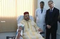 الملك يتبرع بدمه بفاس
