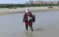 معلمة تعبر واد ملوية يوميا 