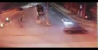 بالفيديو والصور.. مخمور يتسبب في حادث تصادم مروع بعد تجاوز الإشارة