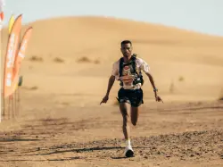 ماراطون الرمال: محمد المرابطي يوسع الفارق قبل مرحلة الختام