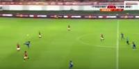 تدخل عنيف من اللاعب ديمبا با على طريقة الكراطي