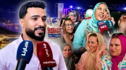 الفنان وليد الرحماني يشعل منصة اتصالات المغرب بالمضيق