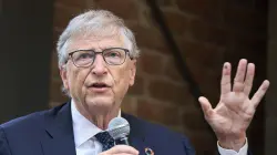 غيتس: الذكاء الاصطناعي سيجعل العمل أكثر جدوى لكنه قد يفاجئنا بسرعة التغيير