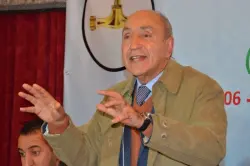 في خطوة مفاجئة.. زعيم حزب "الصنبور" يستقيل من منصبه