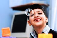 الماء الساخن والديدان لعلاج التوحد