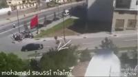من جديد.. شخص يحاول اعتراض موكب الملك بطنجة و يعتقل في نهاية المطاف