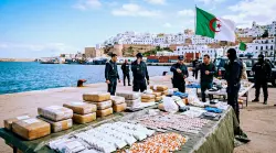 فضيحة مدوية تهز الجزائر.. ضبط كمية ضخمة من الكوكايين والبريغابالين على متن شاحنة تابعة لمؤسسة وطنية