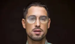 "لارتيست" يعلن اعتزاله الغناء للمرة الثانية في مسيرته