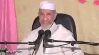 شيخ مغربي يقطر الشمع على ميسي والبارصا