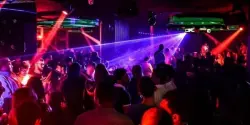 طنجة تستعد لكأس إفريقيا بفرض نموذج موحد على الملاهي الليلية