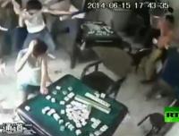 مشاهد مهاجمة لاعبي شطرنج في مركز للتسلية في الصين