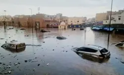 خبير تأمينات يوضح لـ"أخبارنا" شروط تعويض السيارات المتضررة من فيضانات آسفي