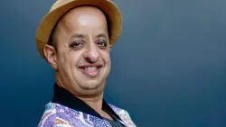 كوميدي مغربي يكسر حاجز الصمت ويكشف حقيقة مظهره الجسدي