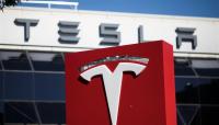 تسلا تستدعي كل سياراتها في أمريكا