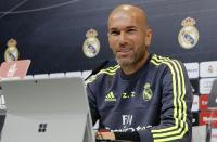 صحافي يحرج زيدان بسؤاله عن ميسي ، وهذا كان رد مدرب الريال