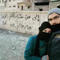 هذه قصة الزوجين اللذين أثارت صورتها بحلب إعجاب الملايين