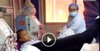 بالفيديو.. الاطباء ديال الصاح :طبيبة تعالج مريضا رغم اندلاع حريق ضخم خارج المستشفى