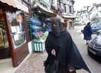 الحكومة الكاتالانية تطرح من جديد موضوع حظر ارتداء النقاب 
