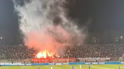 الجماهير المغربية تُشعل مدرجات الملعب الشرفي بوجدة بتشجيعها لأسود الأطلس ودعائها لجلالة الملك