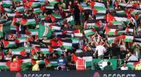 مشجعو سلتيك الأسكتلندي يرفعون علم فلسطين أمام فريق اسرائيلي (فيديو)