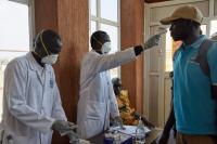 بعد ارتفاع إصابات كورونا.. السودان يعطّل الدراسة بالجامعات والمدارس ويوقف الصلوات الجماعية