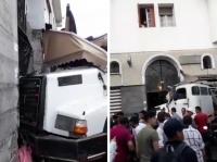 سائق يفقد السيطرة على شاحنة ويصطدم بواجهة عمارة بالدارالبيضاء