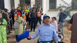 نقاش ساخن بين ذوي الاحتياجات الخاصة الحاملين للمأذونيات والأمن خلال وقفة احتجاجية بالدار البيضاء
