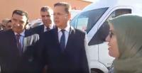 بالفيديو... عامل الفقيه بن صالح غاضب ويخاطب أصحاب سيارات الإسعاف :" كاين المواطن لي ماعندو 5 دراهم وخاصكم تهزوه فابور ولى رجعو لينا لونمبيلونسات"