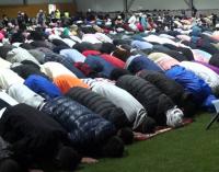 كيف يؤدي مسلمو إسكندنافيا 4 صلوات في ساعتين؟