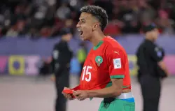 والدة نجم الأشبال فؤاد الزهواني تكشف عن قصة كفاح مؤثرة: "كنا لا نملك شيئا.. واليوم الحمد لله ابني تكفل بكل شيء"
