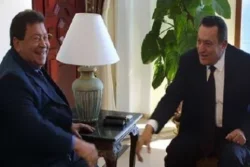 صحيفة: مبارك كان يدفع راتبا لوزير دفاع إسرائيل بن أليعازر