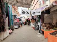 تُجار خنيفرة يحتجون داخل محلاتهم رفضا للمساهمة المهنية الموحدة