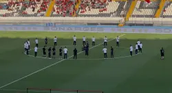 لحظة دخول لاعبي لدونور في أولى يوم من مباريات البطولة الاحترافية