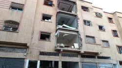 بالصور .. انفجار بحي الرحمة بالبيضاء يخلف جرحى ويُدمّر واجهة منازل