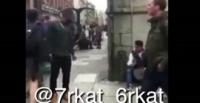 لص يخدع متسولا ويسرق نقوده (فيديو)