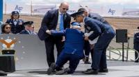 بالفيديو.. بايدن يسقط أرضا خلال حفل في أمريكا والبيت الأبيض يعلق على الواقعة