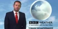مذيع BBC يتعرض نوبة ضحك هيستيرى