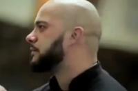 بالفيديو.. أجنبي يعتنق الإسلام بسبب آية في سورة الفجر