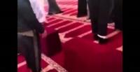 بالفيديو.. «مشاجرة » بالأيدي بين المصلين في مسجد بالسعودية