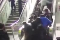 بالفيديو: هذا ما يحدث حين يغير السلم الكهربائي اتجاهه فجأة